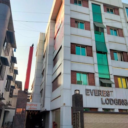 Hotel Everest Lodging Нави Мумбай Екстериор снимка