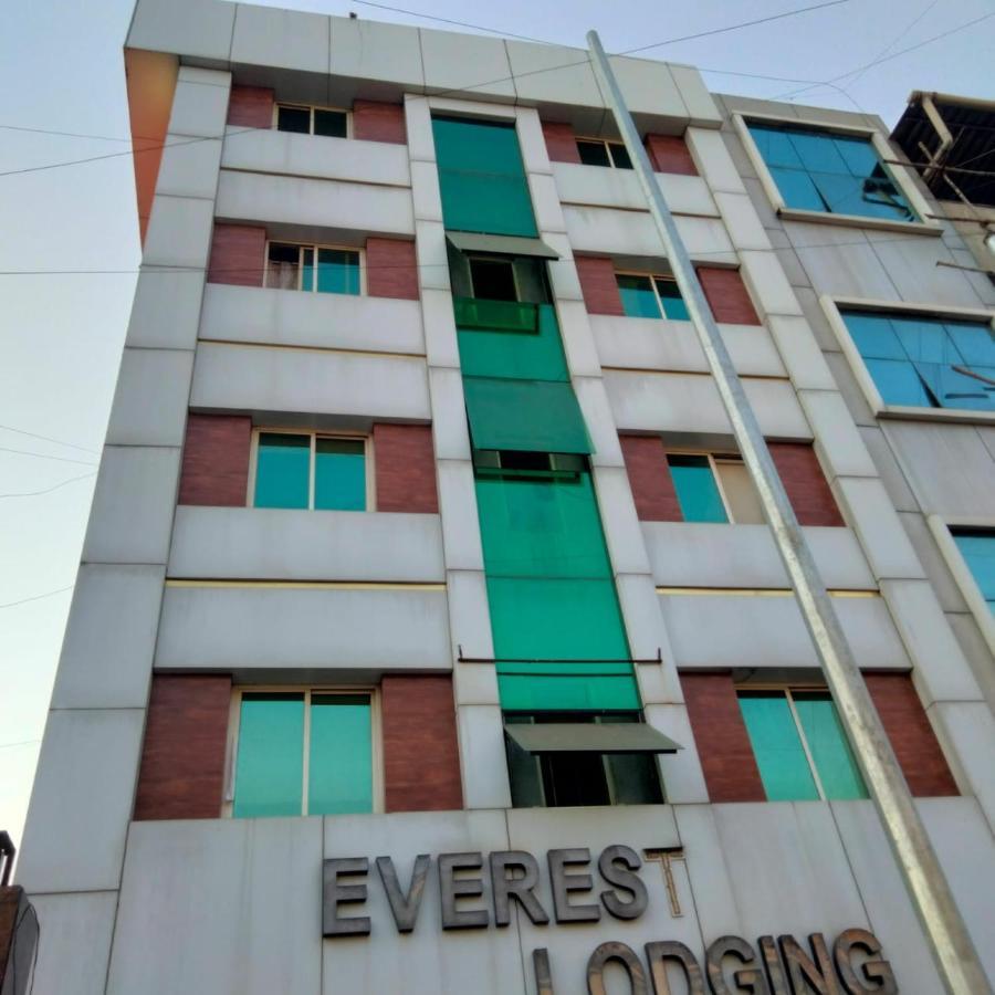 Hotel Everest Lodging Нави Мумбай Екстериор снимка