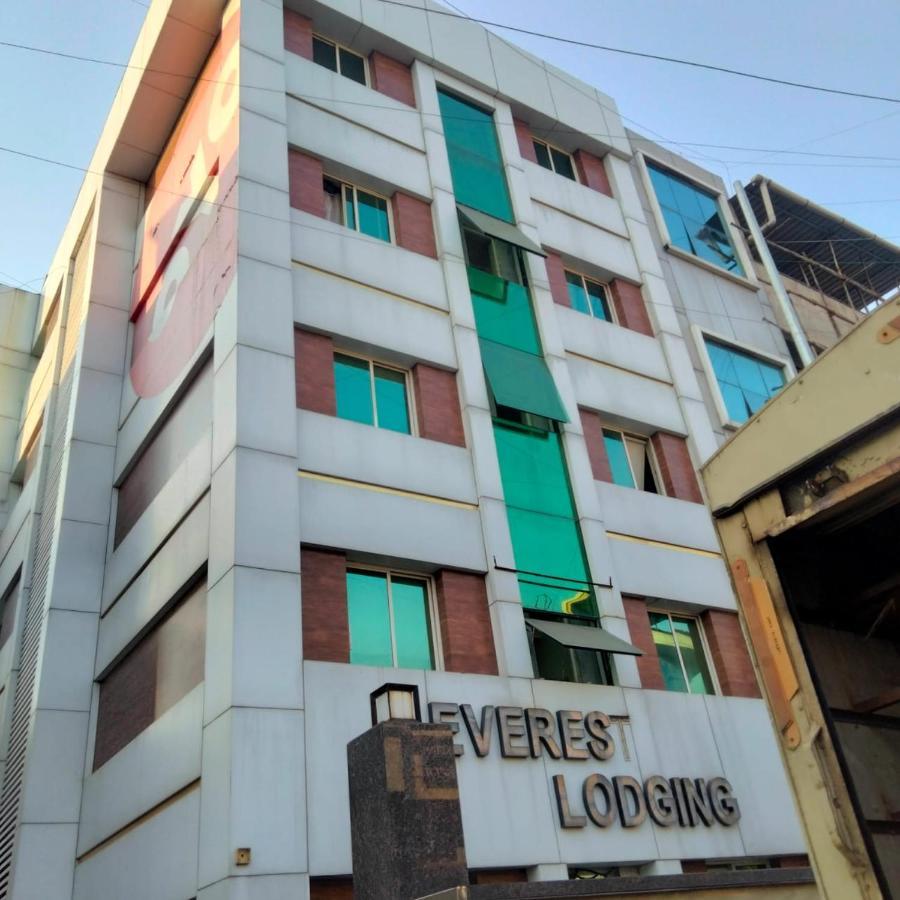 Hotel Everest Lodging Нави Мумбай Екстериор снимка