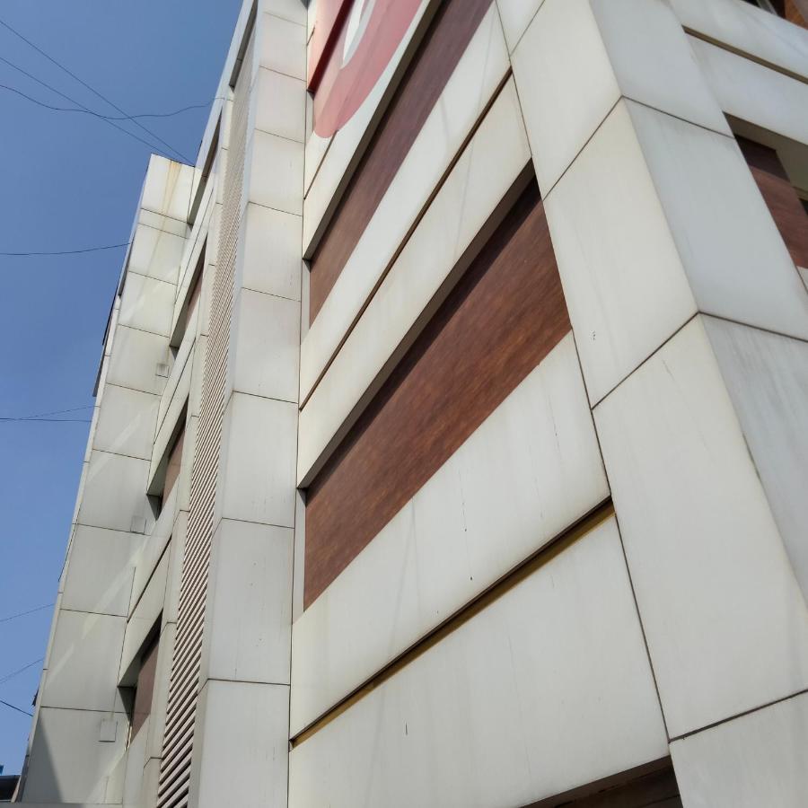Hotel Everest Lodging Нави Мумбай Екстериор снимка