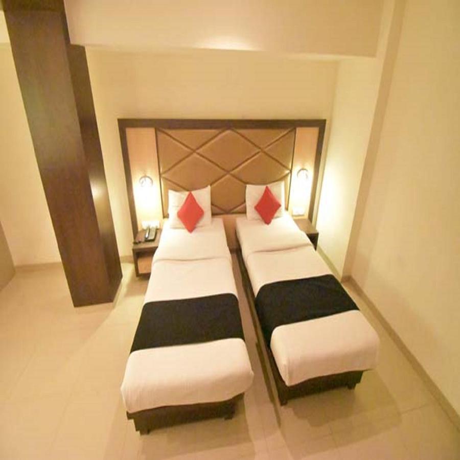 Hotel Everest Lodging Нави Мумбай Екстериор снимка