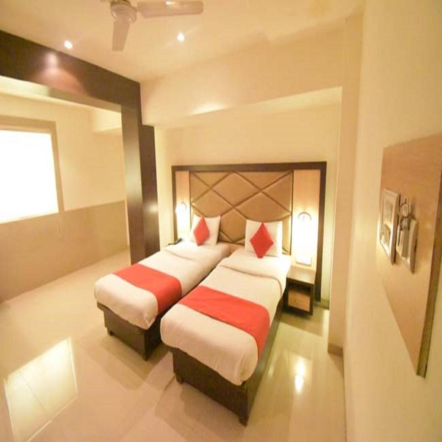 Hotel Everest Lodging Нави Мумбай Екстериор снимка