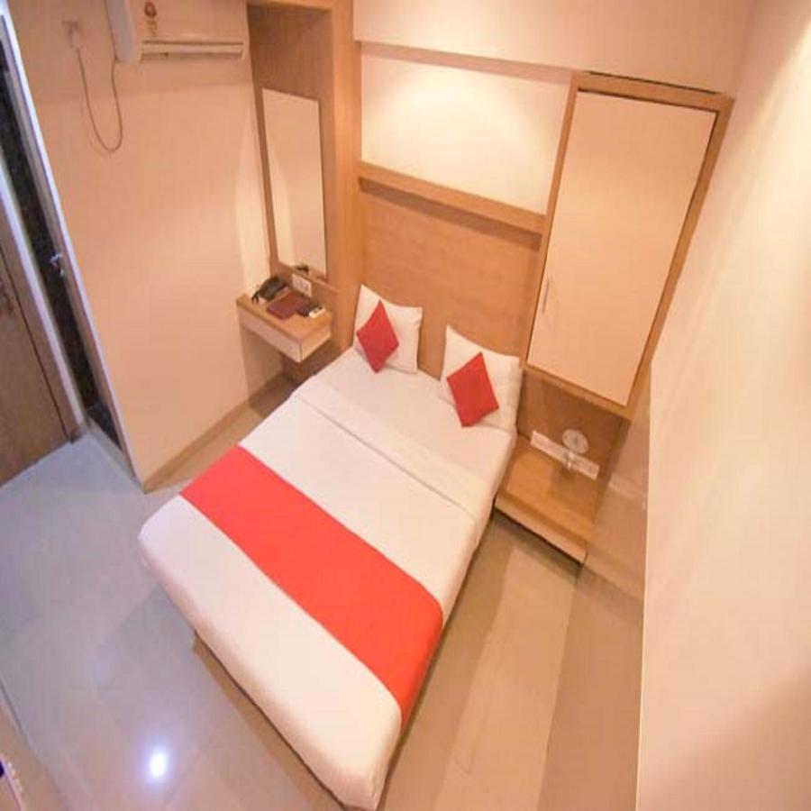 Hotel Everest Lodging Нави Мумбай Екстериор снимка
