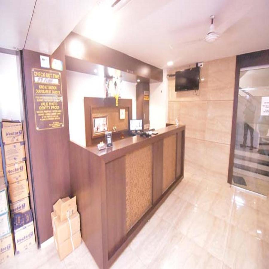 Hotel Everest Lodging Нави Мумбай Екстериор снимка