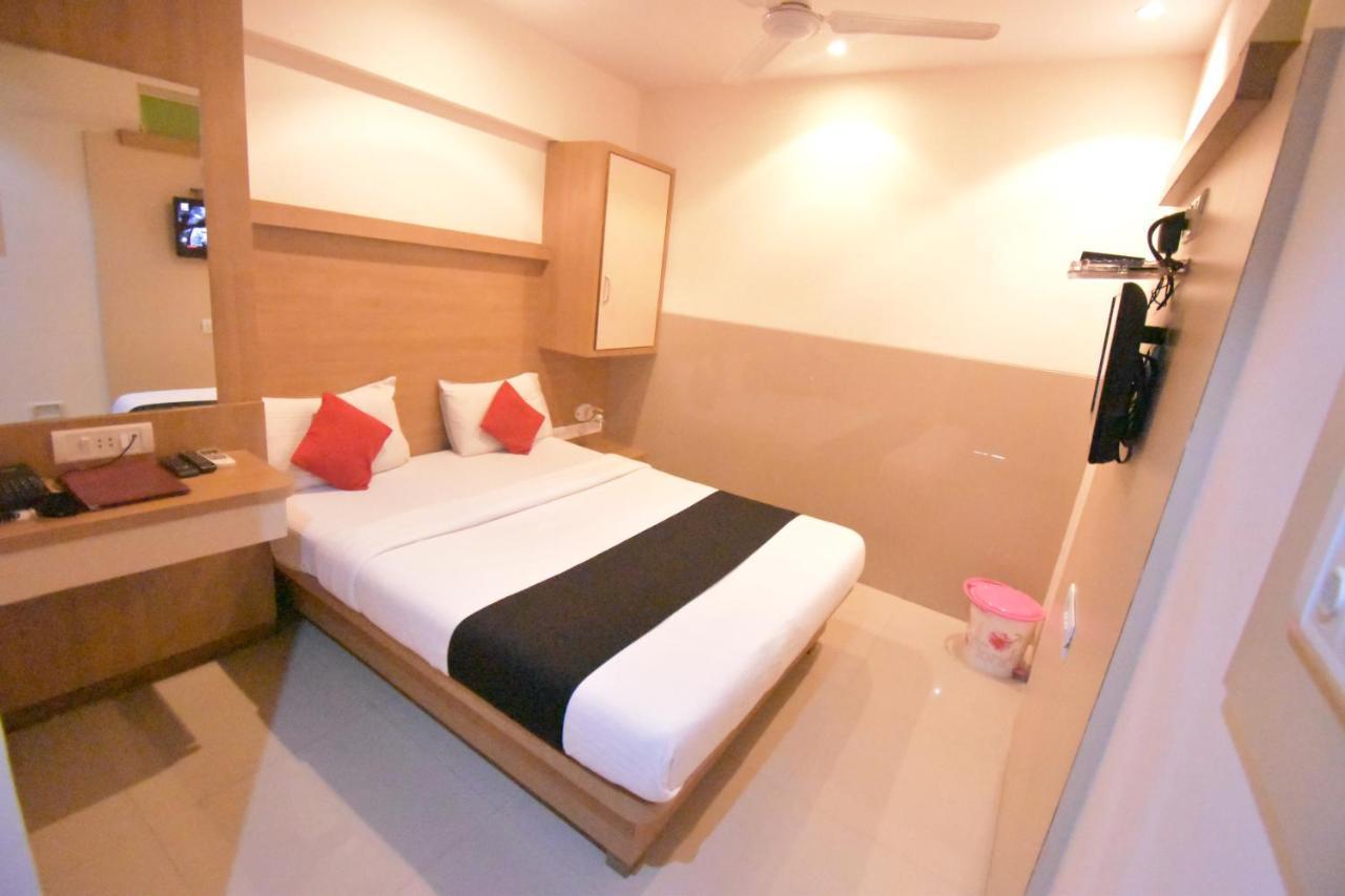 Hotel Everest Lodging Нави Мумбай Екстериор снимка