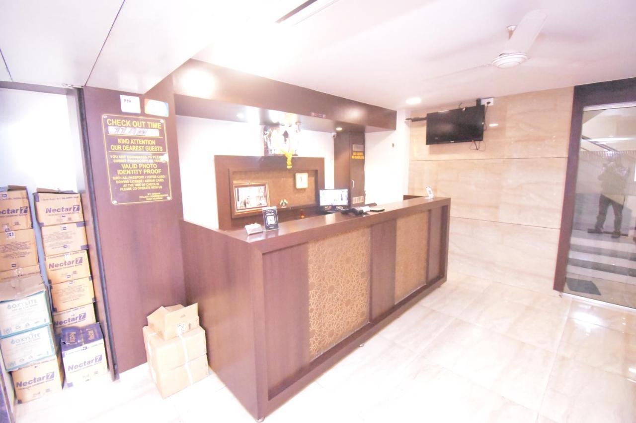 Hotel Everest Lodging Нави Мумбай Екстериор снимка