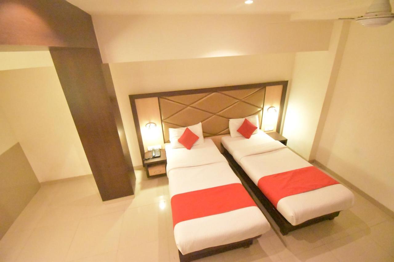 Hotel Everest Lodging Нави Мумбай Екстериор снимка